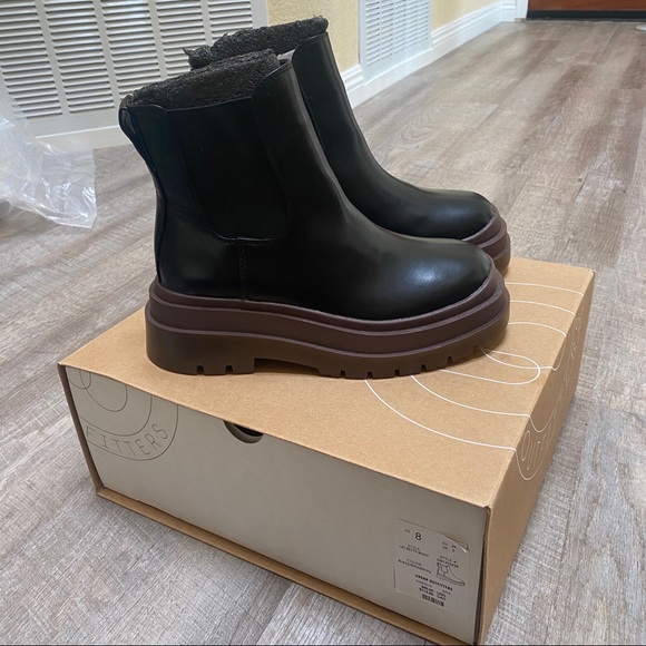 SOLD OUT UO Urban Outfitter BETTY TREADED CHELSEA BOOT sz8 - Picture 3 of 4
